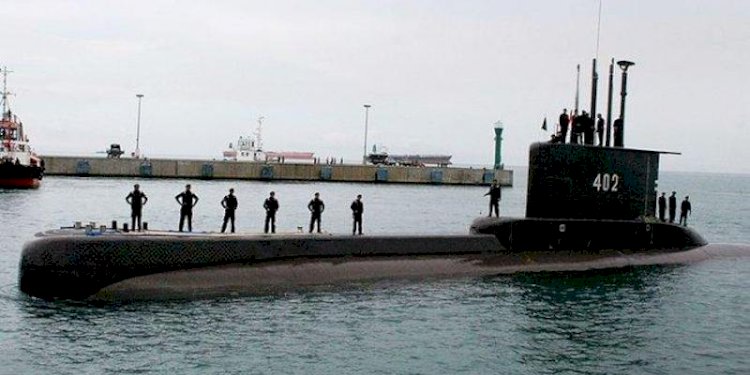 KRI Nanggala dan awak kapal selam. (net)