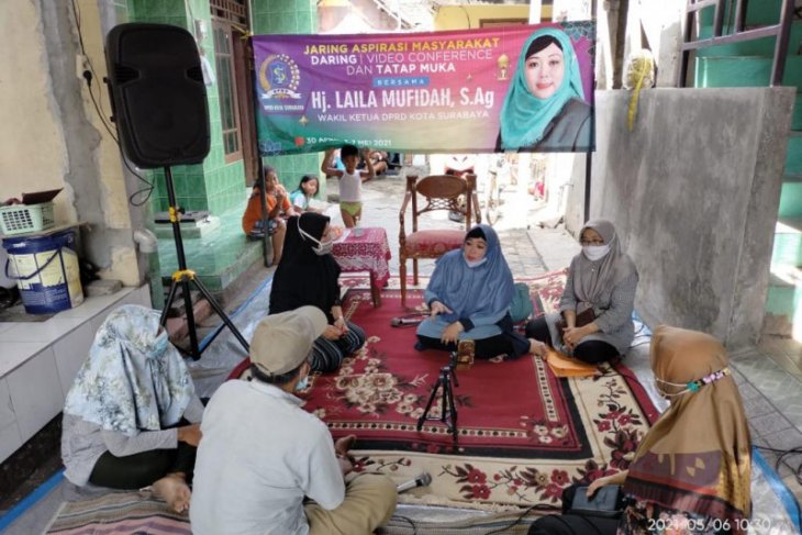 Wakil Ketua DPRD Surabaya Laila Mufidah saat menggelar reses di di kawasan Kalijudan Kota Surabaya.