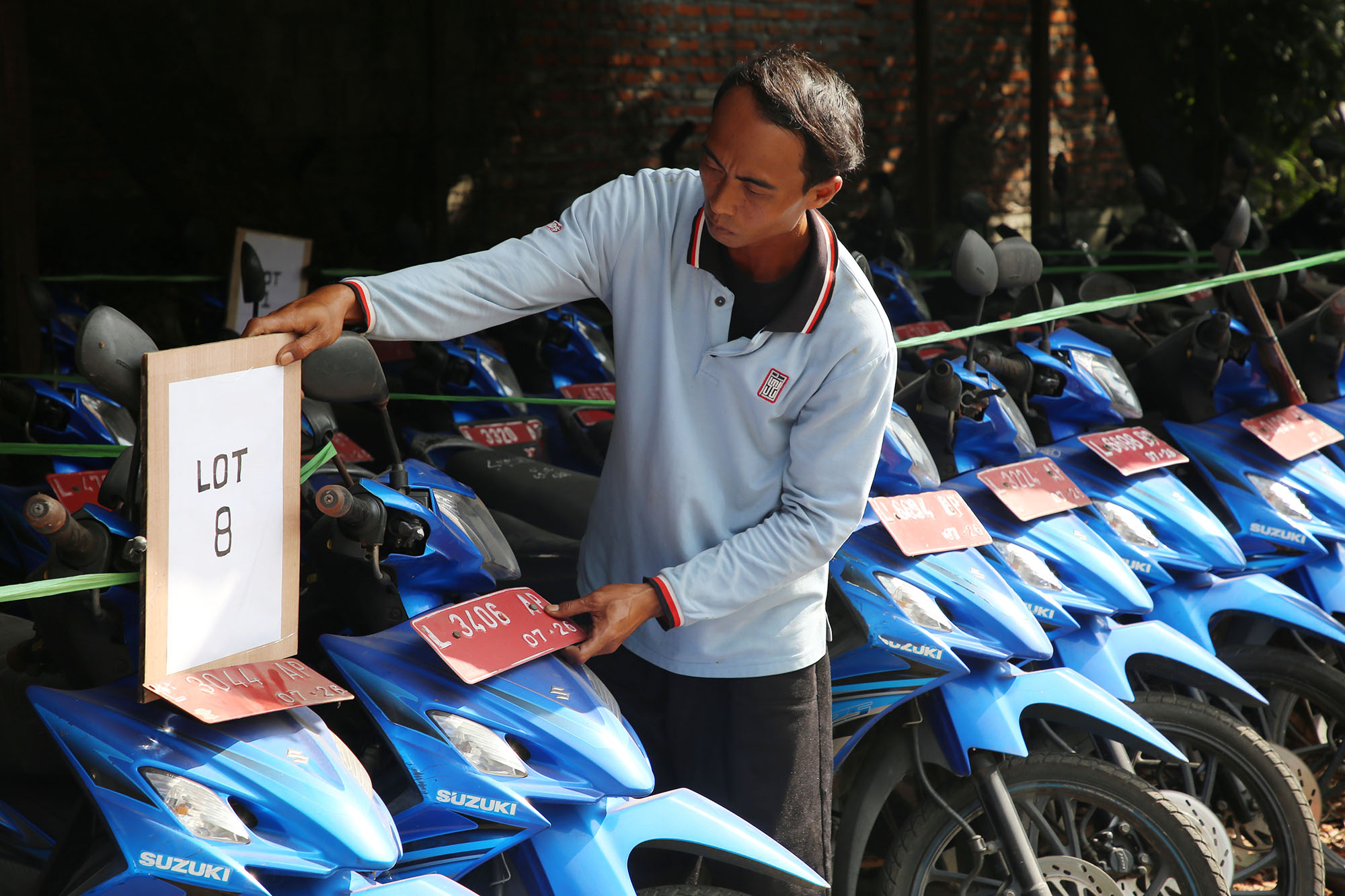 Lelang kendaraan dinas Pemkot Surabaya