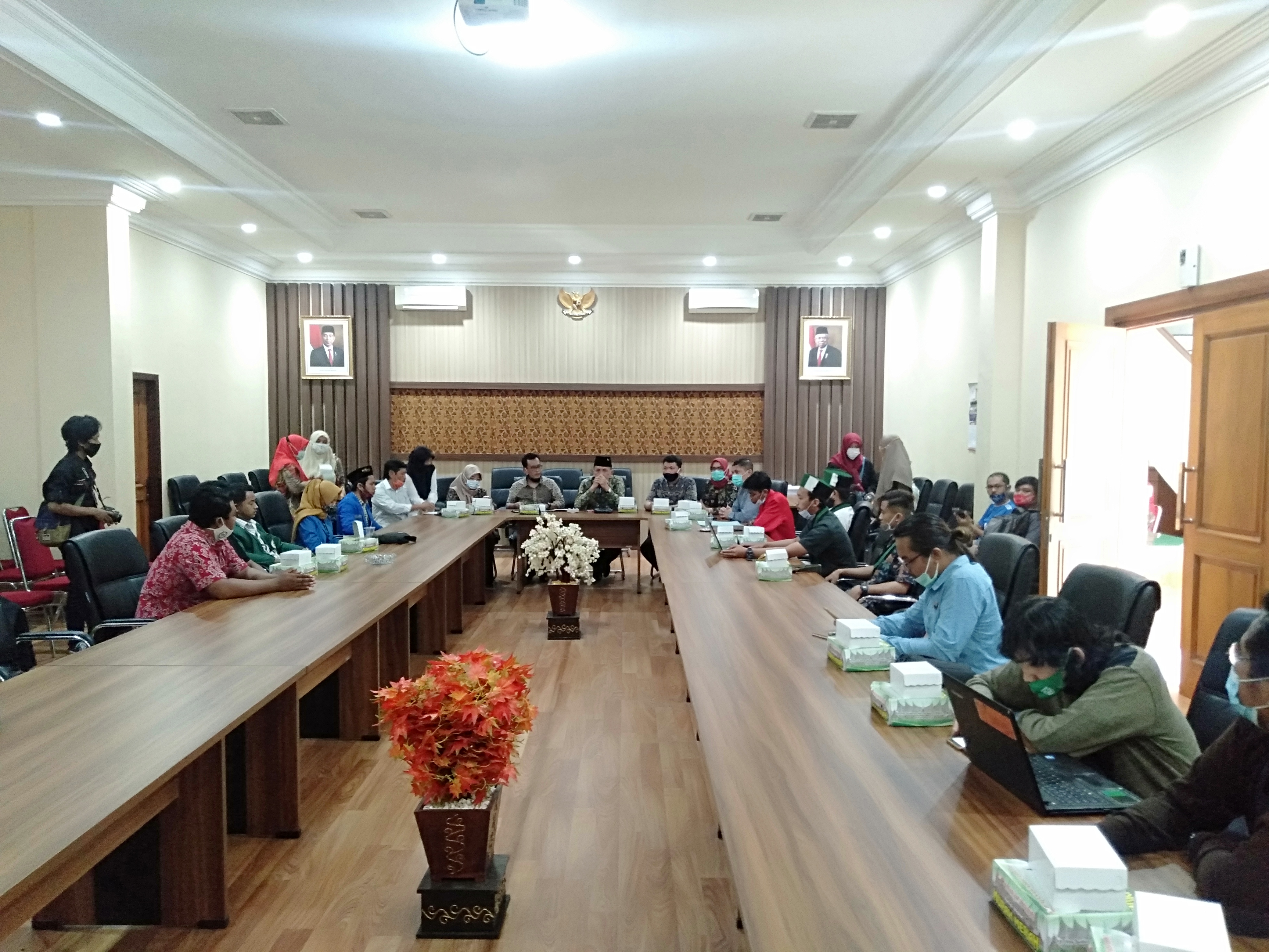 Mahasiswa hearing dengan pimpinan DPRD Tulungagung Kamis (15/10/20 ) di kantor DPRD 