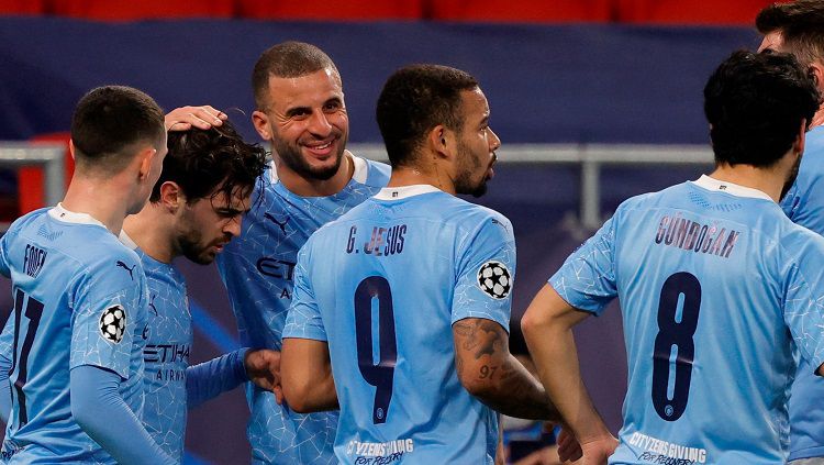 Penyerang Manchester City Gabriel Jesus melakukan selebrasi bersama rekan-rekannya usai mencetak gol ke gawang Borussia Moenchengladbach dalam leg pertama babak 16 besar Liga Champions di Stadion Puskas Arena, Budapest, Hongaria, Rabu (24/2/2021) waktu se