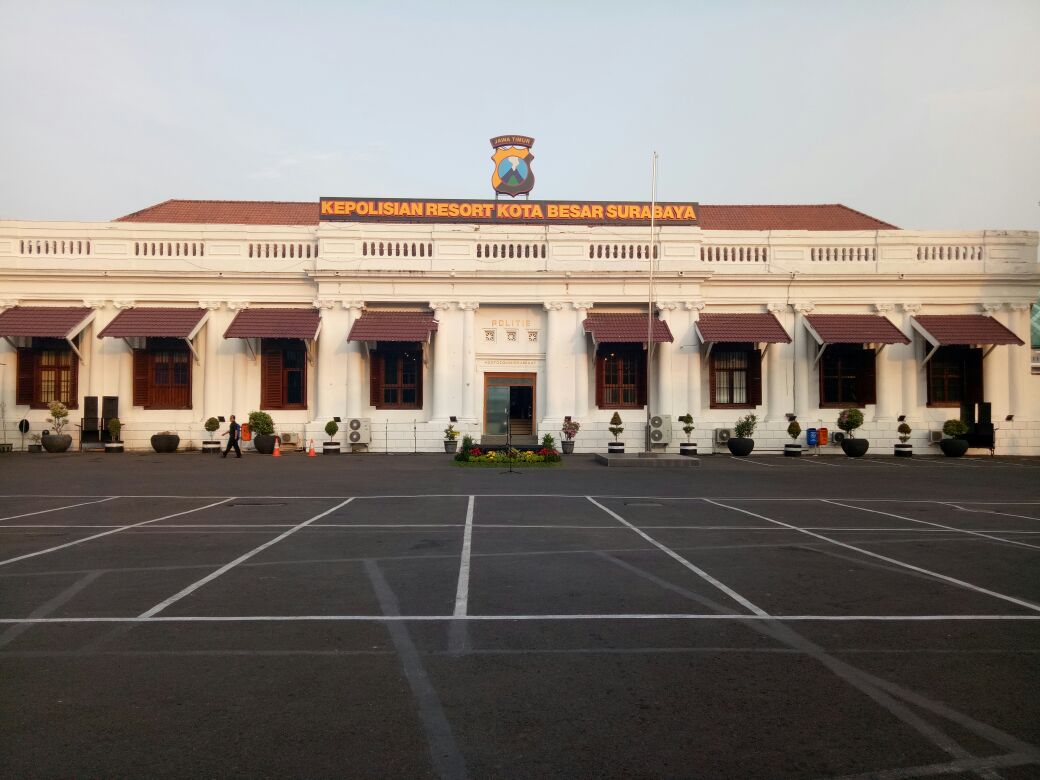 Mapolrestabes Surabaya. (polrestabessurabaya.com)