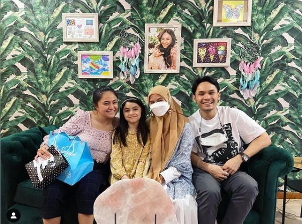 Marshanda, Sienna (putri Marshanda dengan Ben), Ben Kasyafani serta Nesyana Ayu Nabila (istri Ben).