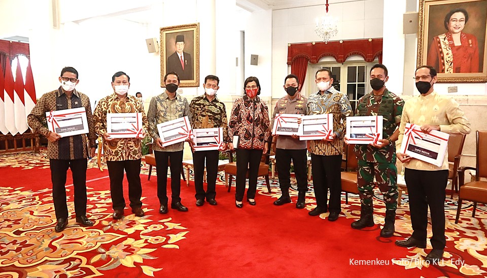 Penyerahan DIPA dan Buku Daftar Alokasi TKDD Tahun 2022. (Kemenkeu)