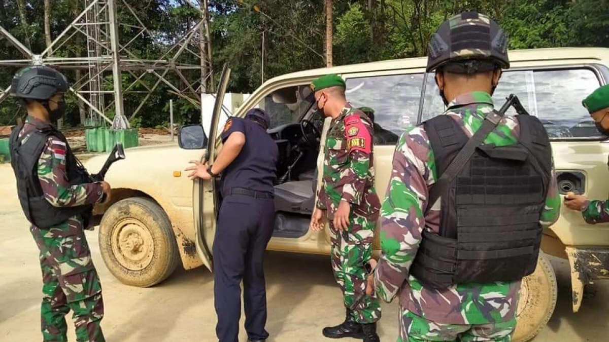 Satgas Pamtas Yonif Mekanis 643/Wns Gagalkan Penyelundupan Mobil Asal Malaysia.