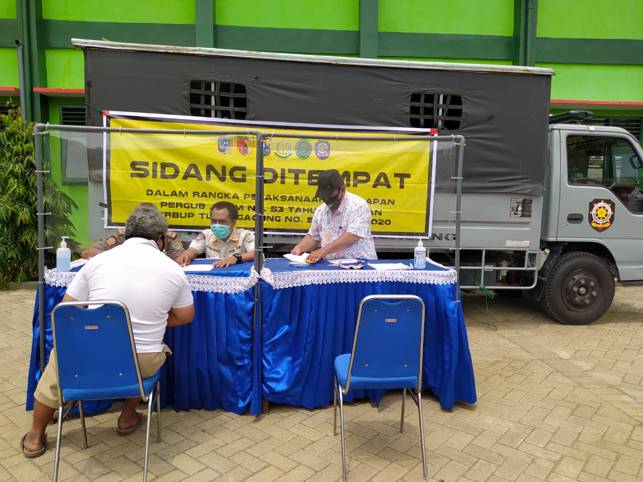 Operasi Prokes yang dilakukan oleh Satpol PP Kabupaten Tulungagung. (Foto : noyo ) 