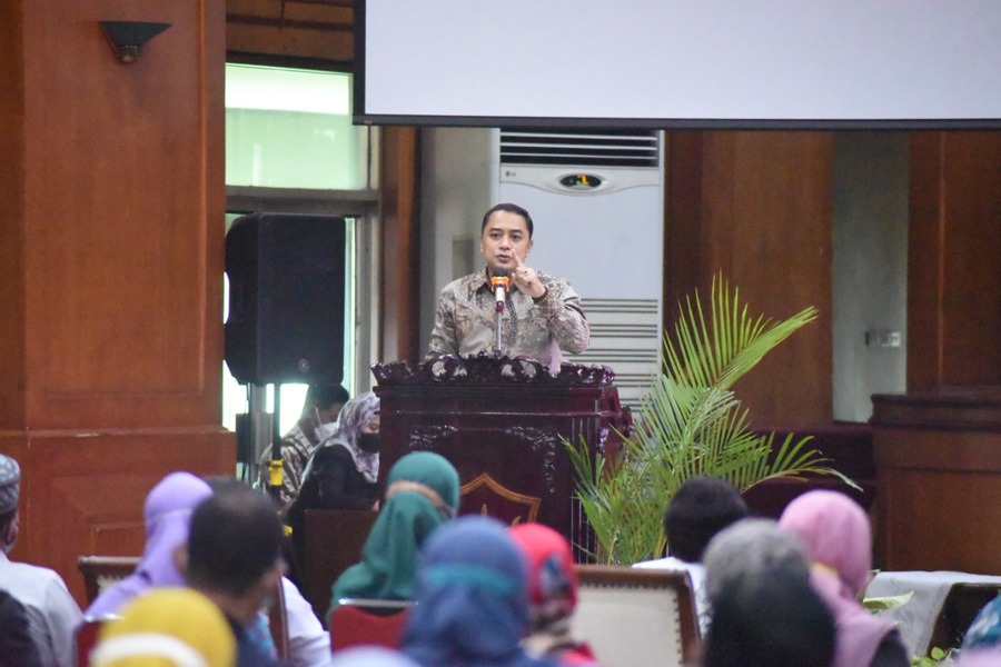  Seminar Nasional dan Forum Ilmiah Guru dan Tenaga Kerja Kependidikan.
