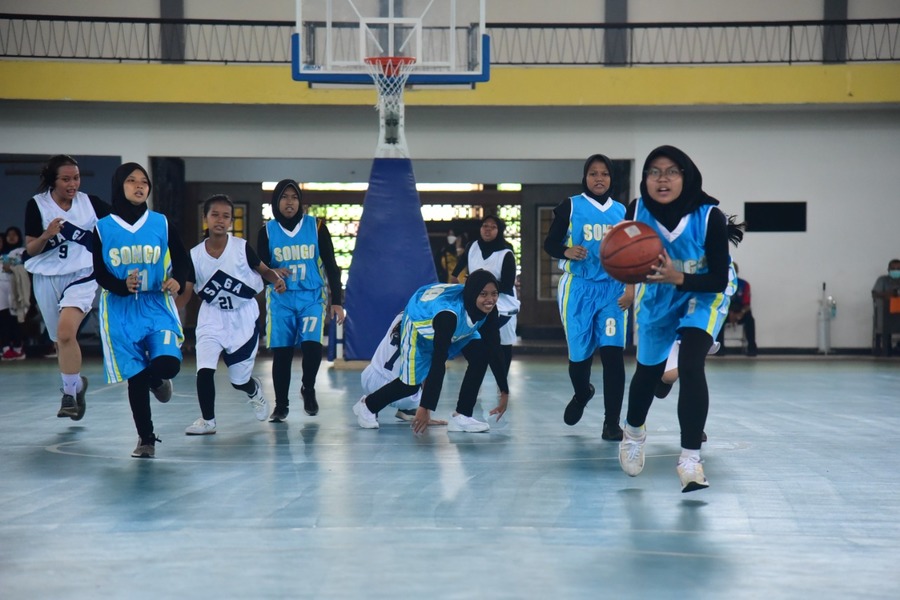 Lomba siswa siswi SMP di Surabaya.