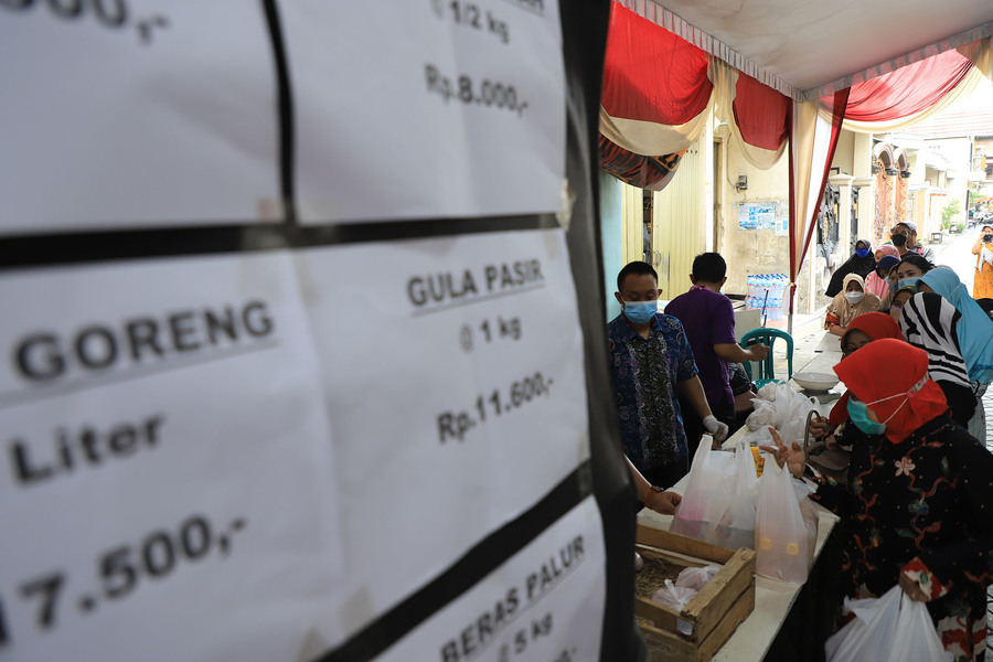 Operasi pasar yang dilakukan Pemkot Surabaya jelang nataru.