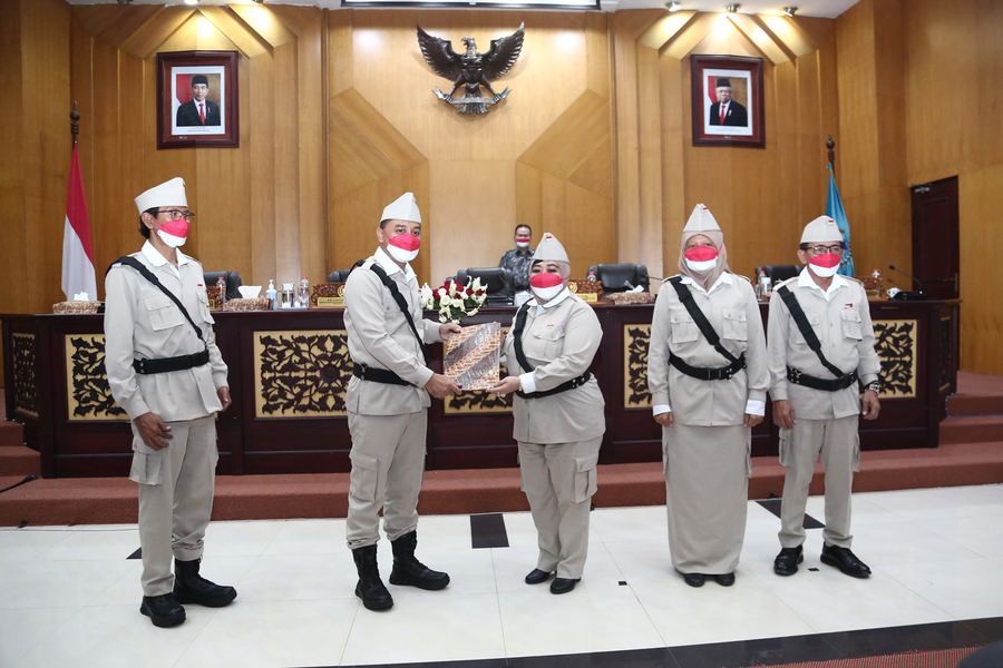 Pemkot Surabaya bersama DPRD Kota Surabaya akhirnya mengesahkan APBD tahun 2022 tepat di Hari Pahlawan, Rabu (10/11/2021).