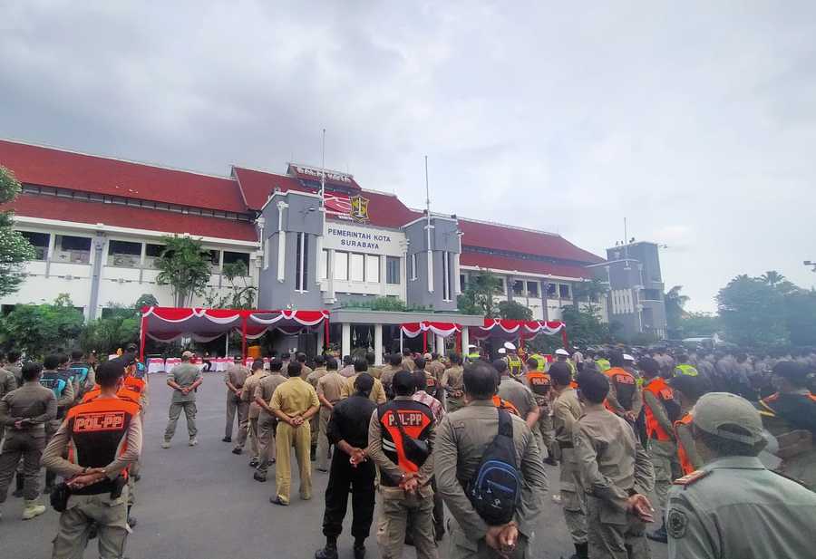 Satpol PP Surabaya.