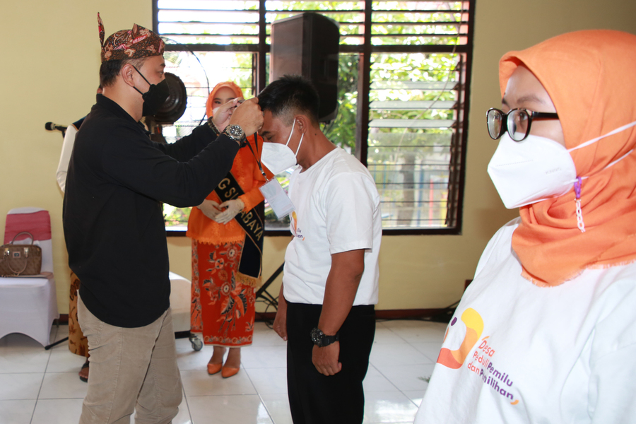Wali Kota Surabaya, Eri Cahyadi saat mengukuhkan Kader DP3.