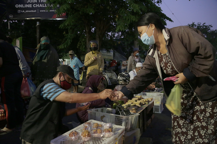 Pedagang Pasar Kembang pasca-kebakaran. (IST)