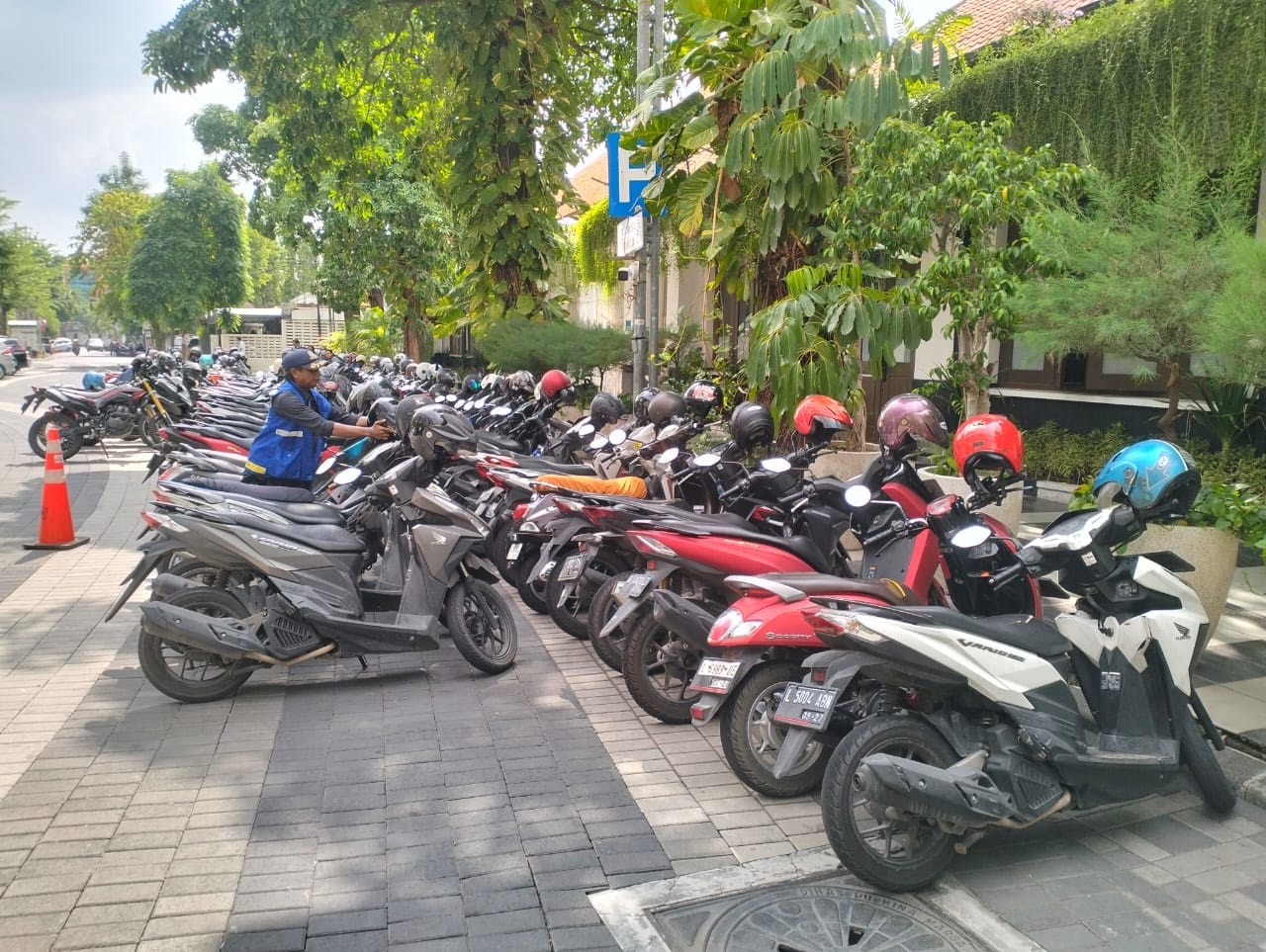 Parkir di Surabaya
