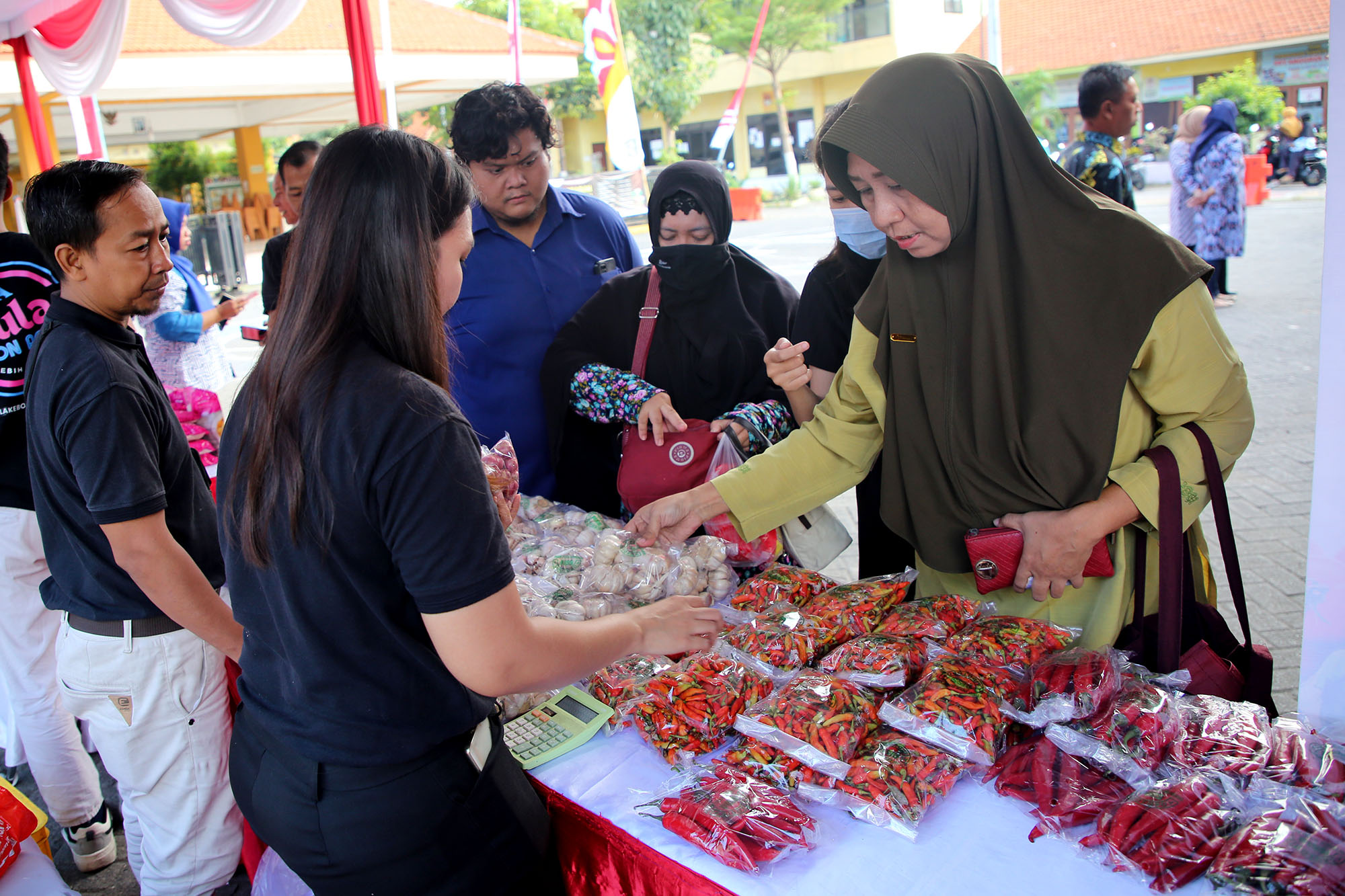 Program Gerakan Pangan Murah (GPM) yang digelar setiap bulan oleh Pemkot Surabaya