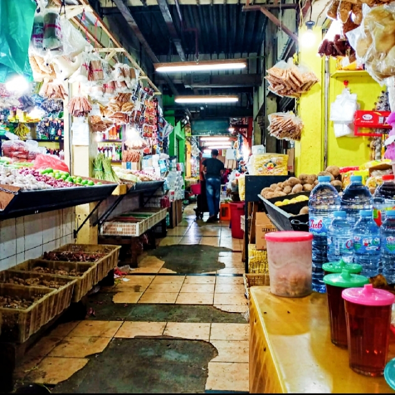 Suasana Pasar Wonokromo, Surabaya, Kamis (8/7/2021).