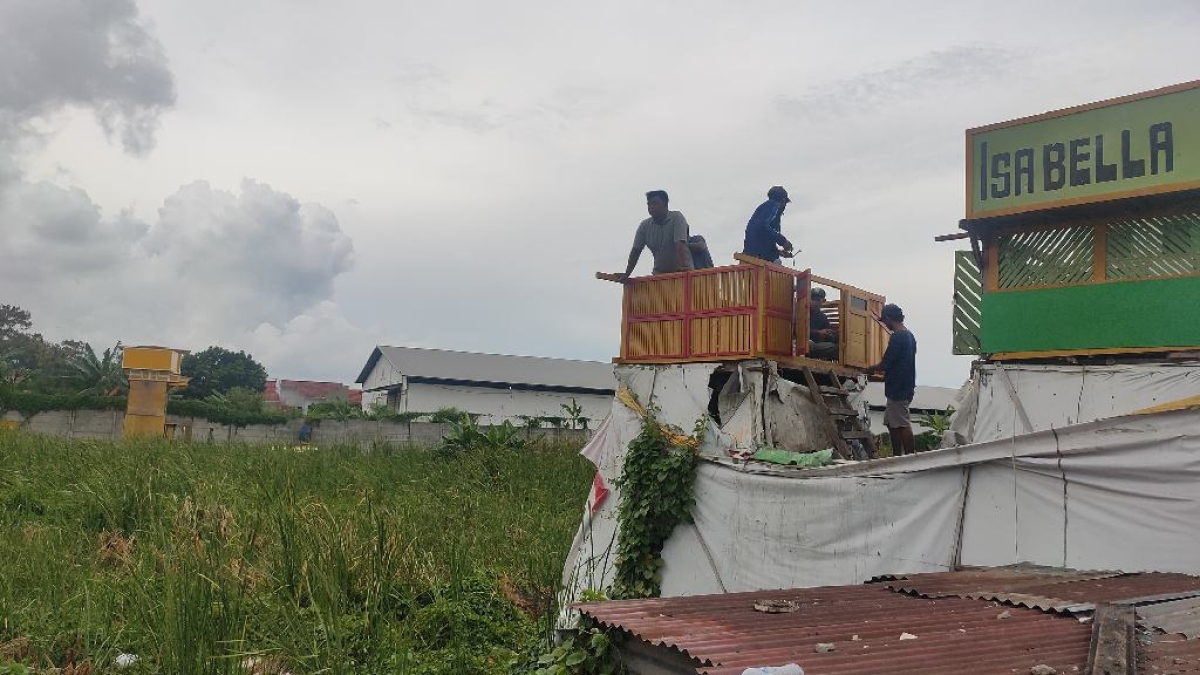 Pemilik memilik membokar Pegupon miliknya diarea judi Ploso.