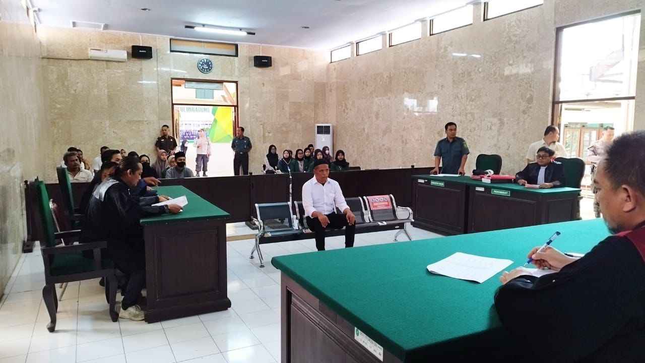 Sidang kasus pembunuhan pasutri di Desa/Kecamatan Ngantru dengan terdakwa Edi Purwanto alias Edi Glowoh. 