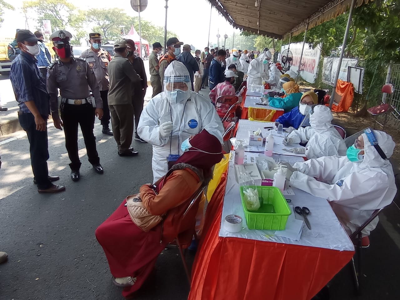 Penyekatan di jembatan Suramadu untuk mengantisipasi masuknya penyebaran Covid-19 di Surabaya