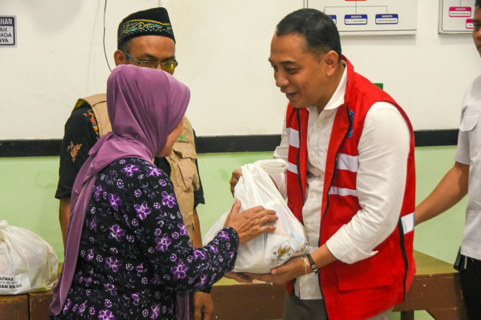 Wali Kota Surabaya Eri Cahyadi memberikan apresiasi dan dukungan terhadap program Kampung Madani RW 5 Balongsari