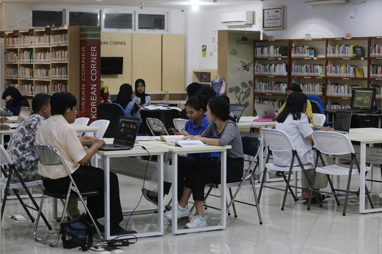 Perpustakaan Umum Surabaya selalu ramai pengunjung