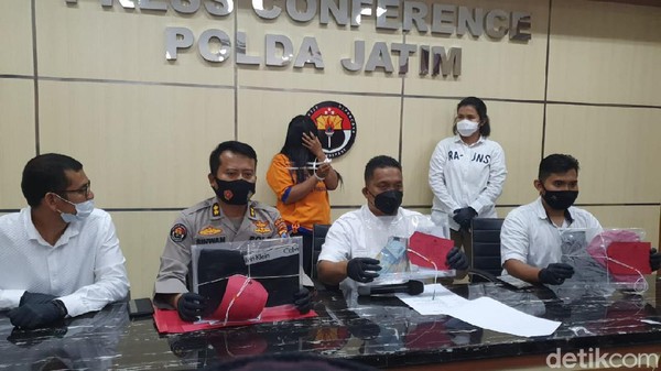Rilis dugaan prostitusi di Kafe Yayang Sidoarjo di Polda Jatim