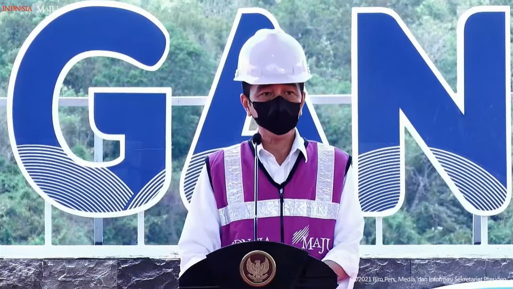Presiden Jokowi saat meresmikan proyek senilai Rp1,1 triliun yakni Bendungan Bendo di Kabupaten Ponorogo, Jawa Timur, Selasa, 7 September 2021. (Setpres)