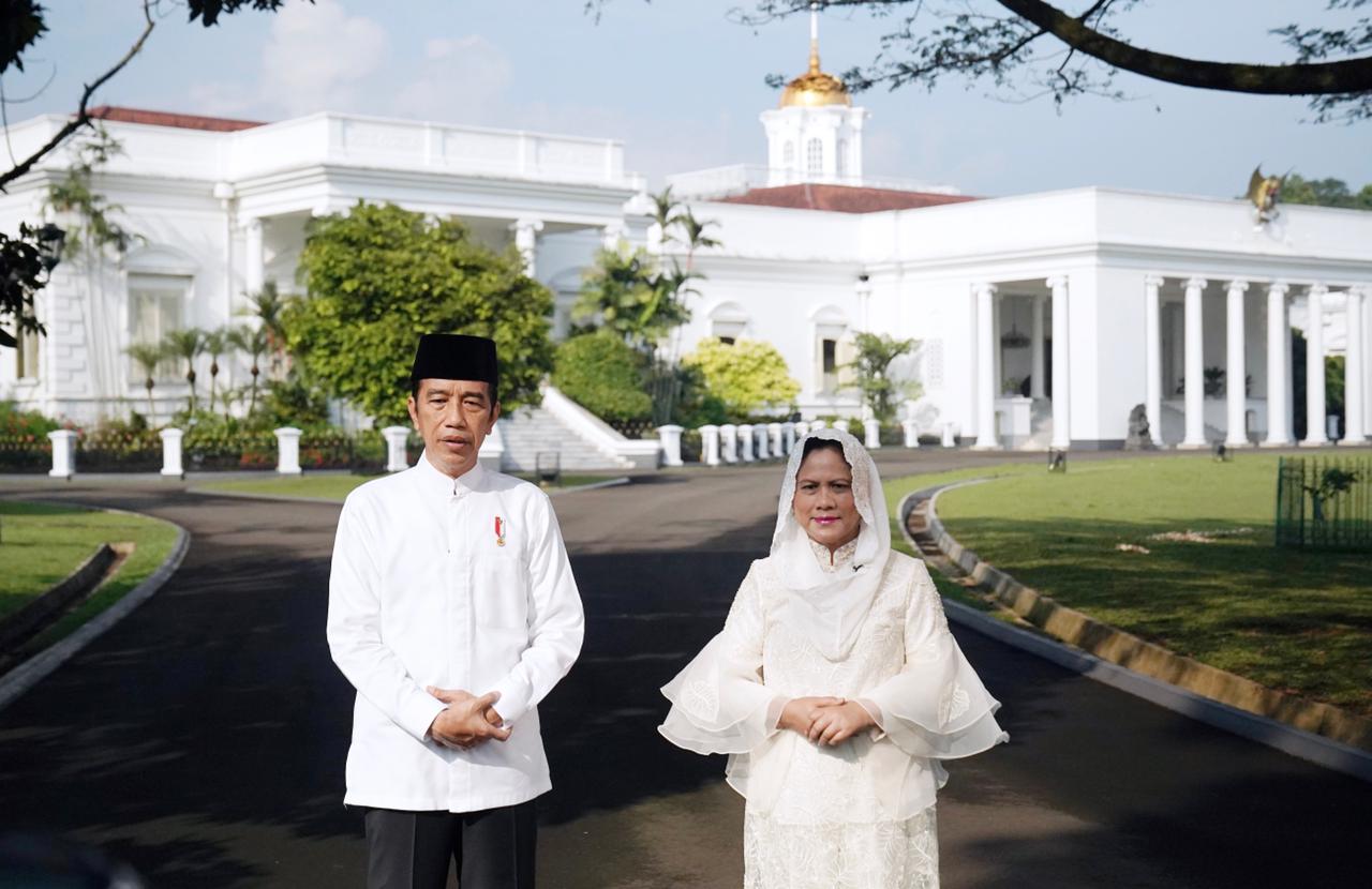 Presiden Joko Widodo dan Ibu Negara Iriana saat mengucapkan selamat Hari Raya Idulfitri 1442 H.