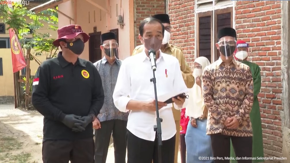 Presiden Joko Widodo saat memberi pernyataan pers di sela kunjungan kerja di Aceh.