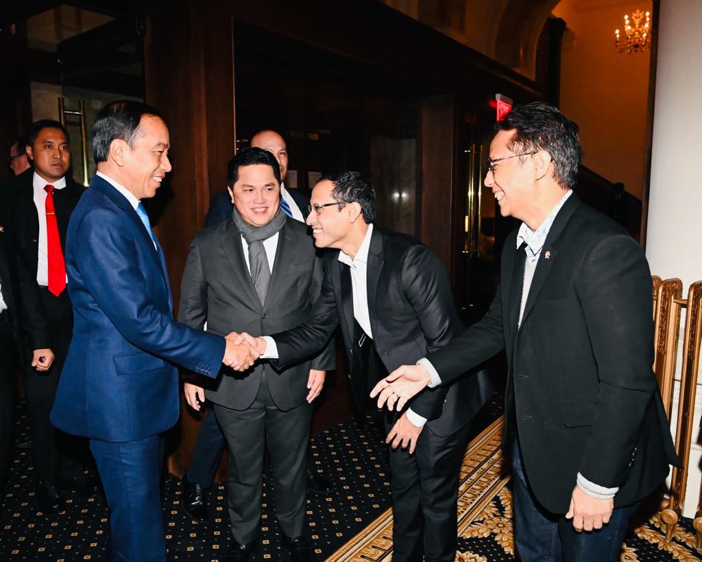 Jokowi disambut Erick Thohir dan Nadiem Makarim saat tiba di Whasington DC, Amerika Serikat (Foto: presidenri.go.id)
