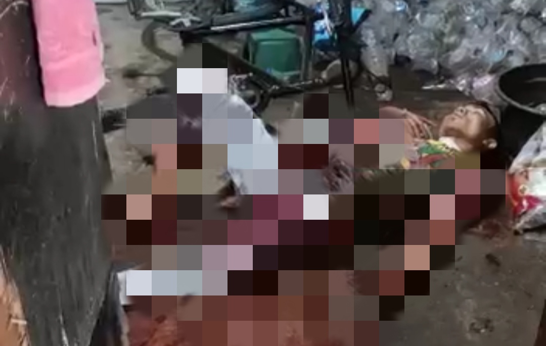 Korban tewas dibacok orang tak dikenal di dalam rumahnya Jalan Tenggumung Wetan Gang Mangga, Wonokusumo, Kota Surabaya, Selasa (2/3/2021) 