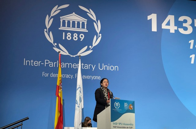 Ketua DPR RI Puan Maharani saat berbicara dalam dua sesi governing council IPU ke-143 yang digelar di IFEMA Palacio Municipal, Madrid, Spanyol.