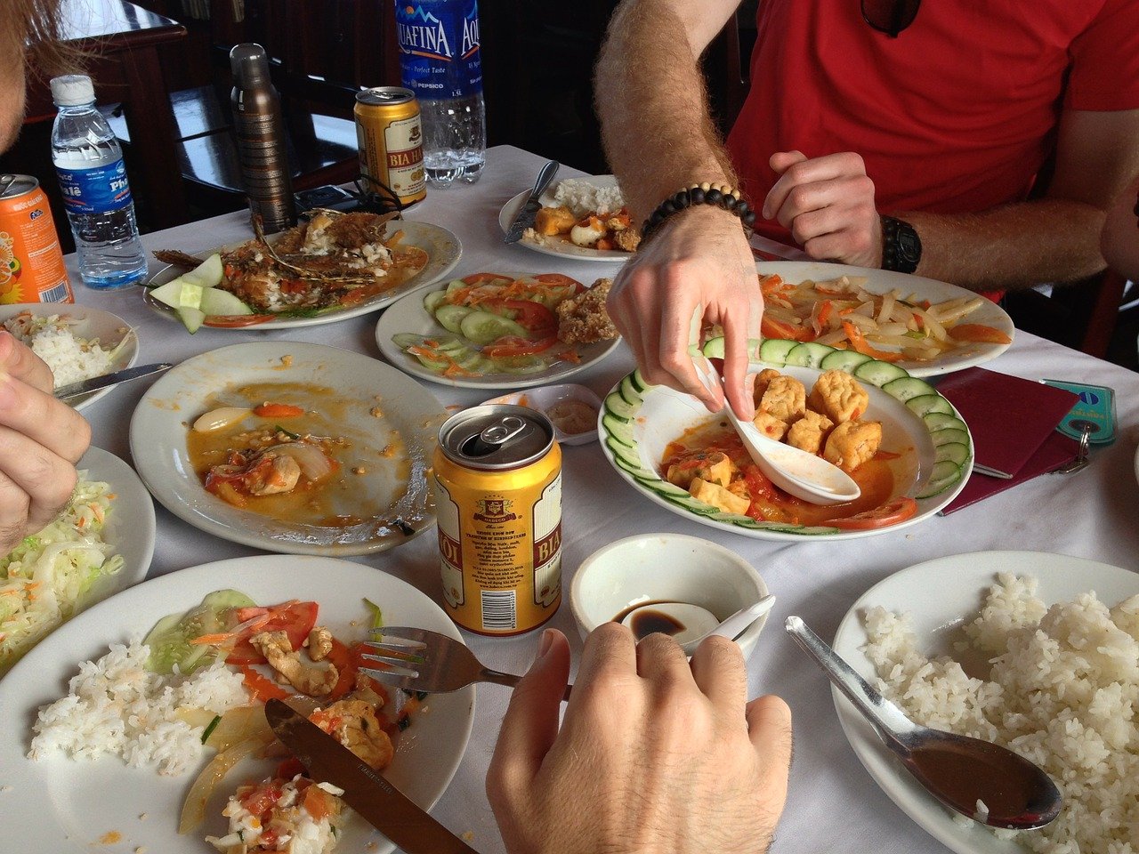 Ilustrasi makan bersama. (pixabay)