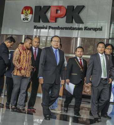Rizal Ramli bertandang ke KPK saat masih menjabat sebagai Menko Kemaritiman. Belakangan, dia kembali bertemu dengan pimpinan KPK untuk membahas korupsi di bidang politik. 