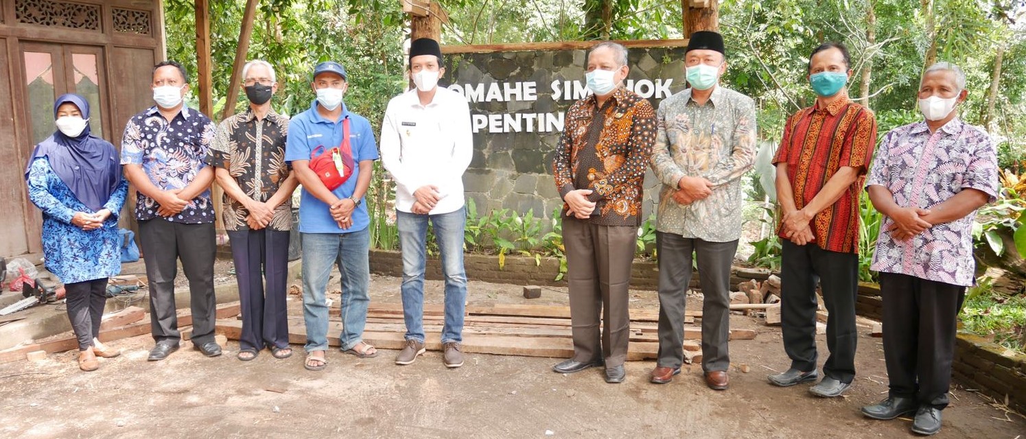 Rombongan Pemkab Trenggalek diajak tuan rumah Pemkab Sleman berkunjung ke Desa Wisata Pentingsari. 