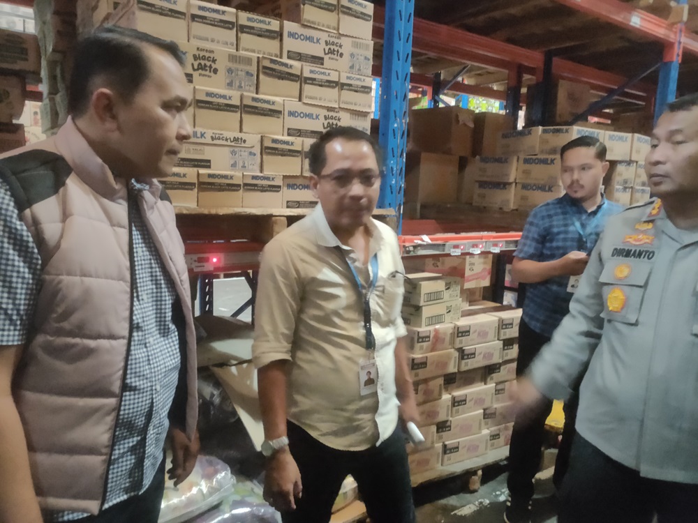 Satgas Pangan Polri mengecek ketersediaan bahan pokok di Jatim