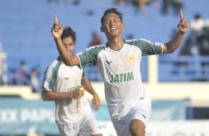Selebrasi Krisna Septiawan setelah menjebol gawang Jabar. Jatim menang 2-1. (KONI Jatim)