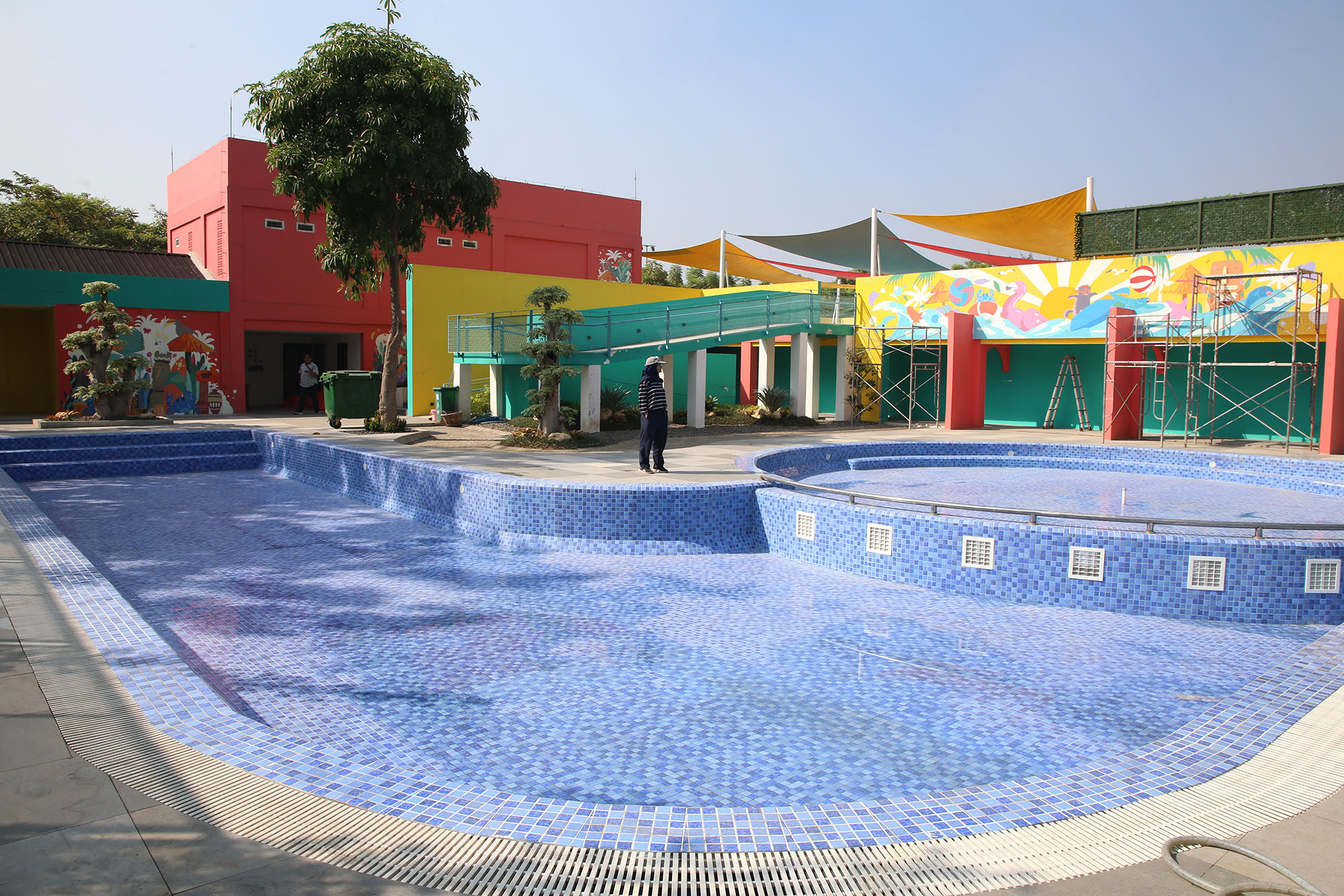 Kolam renang Jambangan