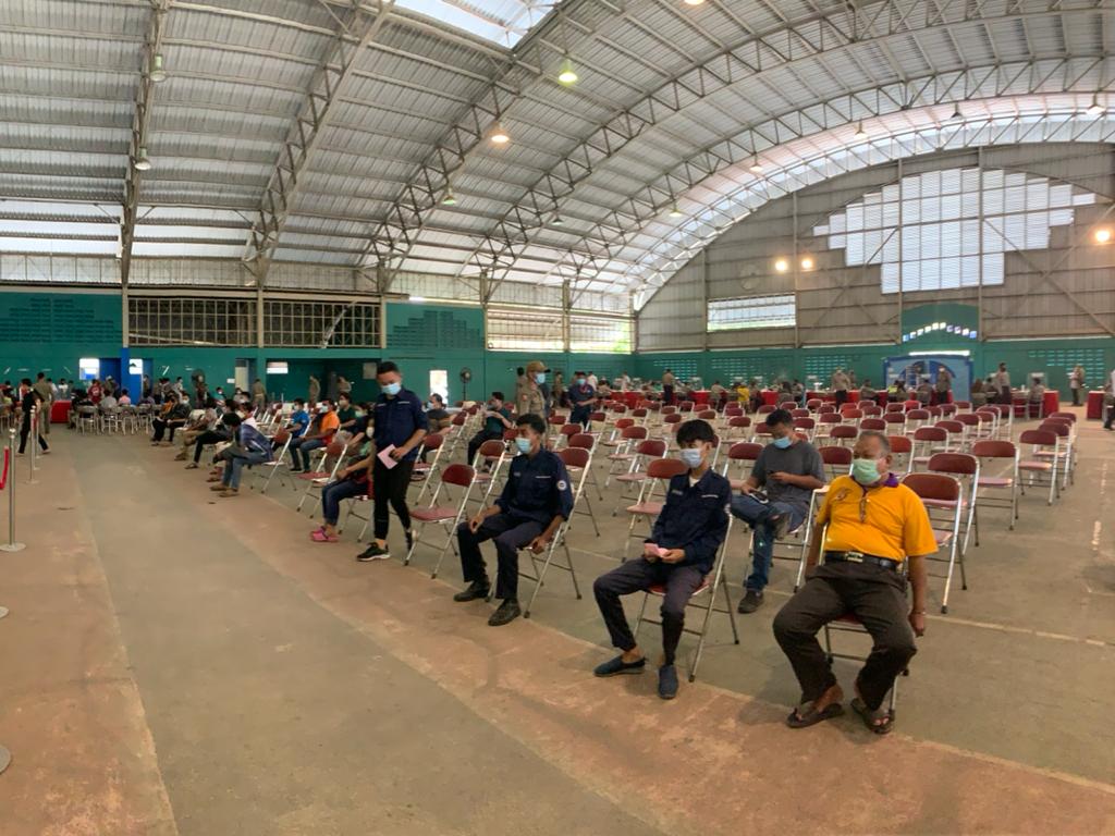Para pelanggar prokes saat menjalani sidang di GOR Delta Sidoarjo, Kamis (4/2/2021)