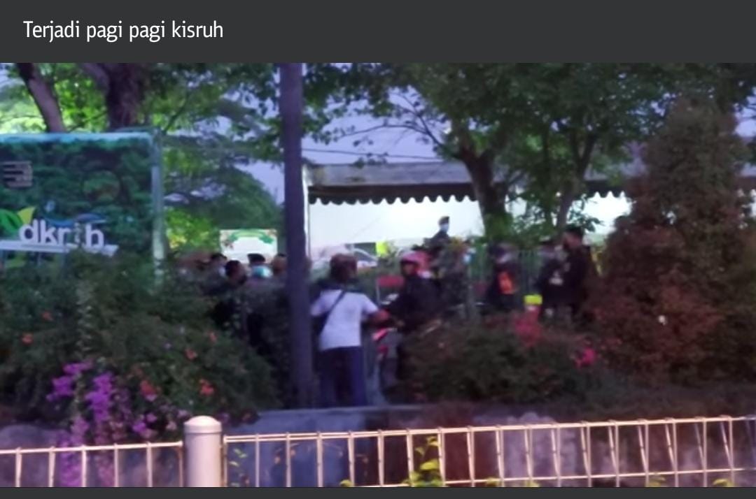 Tangkap layar video pengerusakan di Pos Penyekatan Jembatan Suramadu arah Kota Surabaya 