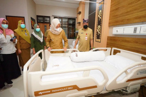 Bupati Banyuwangi Ipuk Fiestiandani, meninjau kesiapan Rumah Sakit Umum Daerah (RDUD) Blambangan.