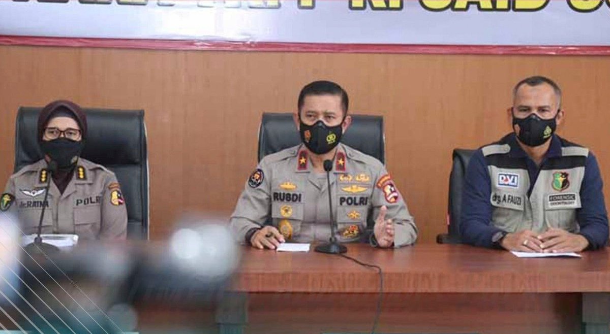 Karopenmas Divisi Humas Polri Brigjen Rusdi Hartono (tengah) pada saat konferensi pers, Jumat (15/1/2021). | Humas Polri