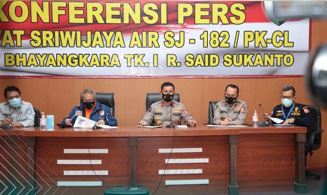 Konferensi pers Tim DVI Polri.
