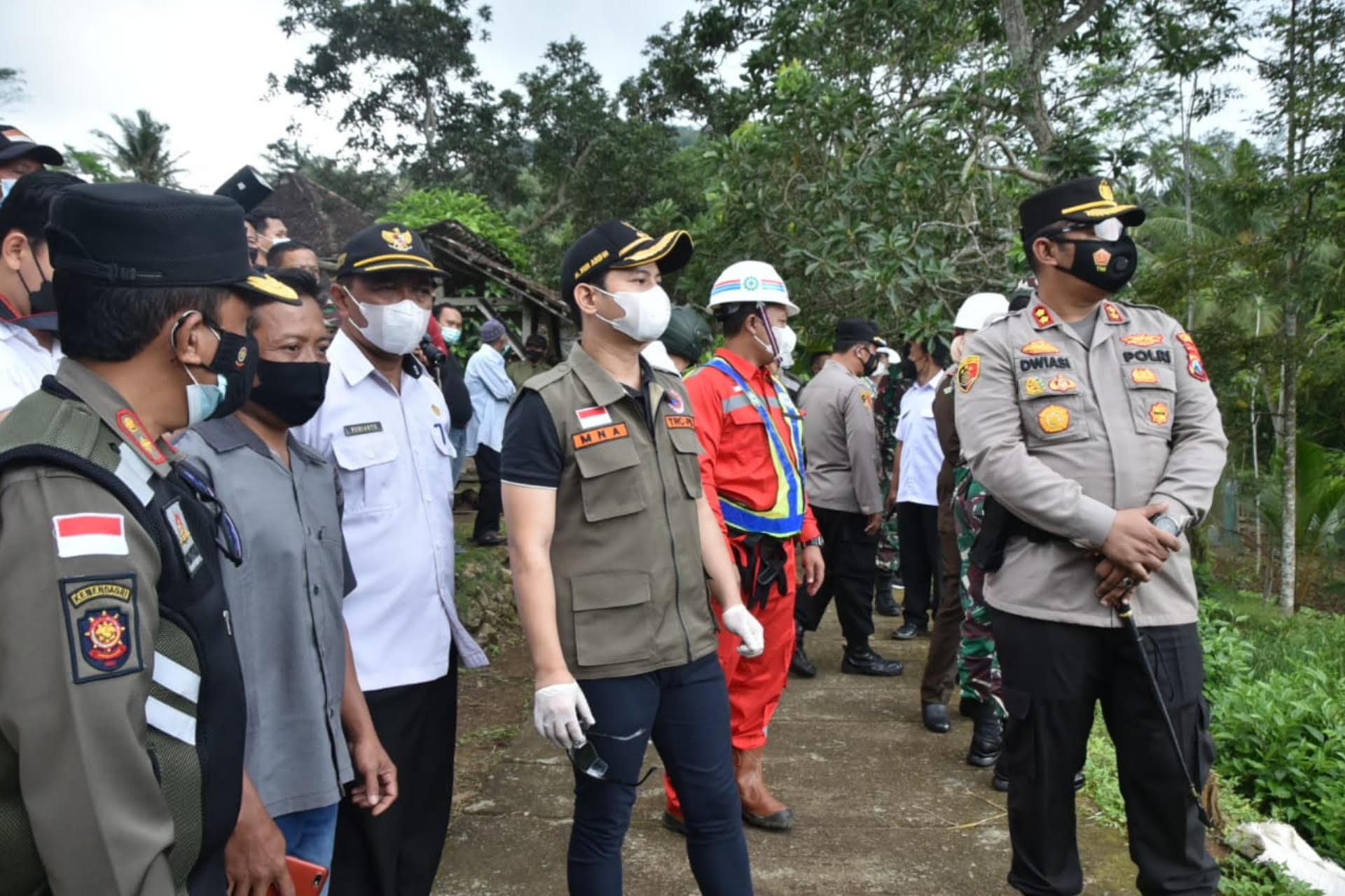 Bupati Trenggalek Mochamad Nur Arifin saat memimpin peledakan tebing dan perbukitan Proyek Strategis Nasional (PSN) Bendungan Bagong.