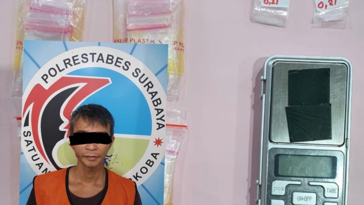 Pelaku dan barang bukti sabu yang diamankan Timsus.