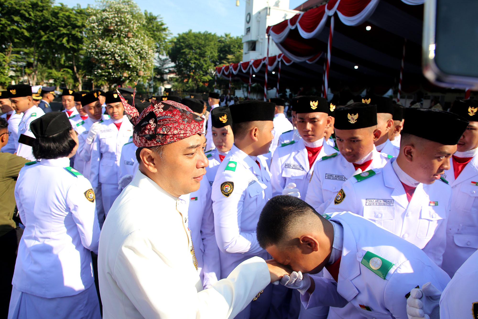 Wali Kota Surabaya Eri Cahyadi di peringatan Hari Lahir Pancasila di Halaman Balai Kota Surabaya, Sabtu (1/6/2024)