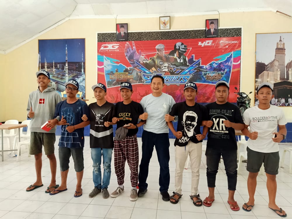 Para atlet esport Lamongan dalam sebuah kesempatan kejuaraan esport di Lamongan, sebelum masa pandemi menyerang.