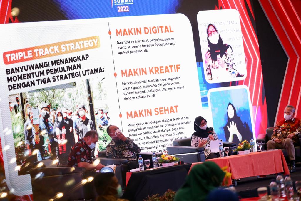 Bupati Banyuwangi Ipuk Fiestiandani dalam seminar di forum Kabupaten/Kota Sehat Indonesia 2022 di Semarang.